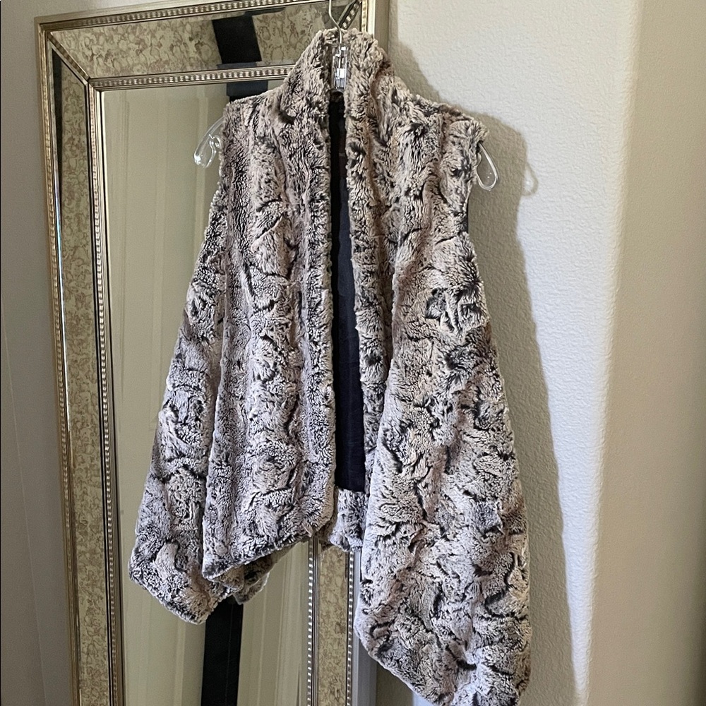 Black and Cream Faux Fur Vest Fuzzy Vest Cozy Vest Faux Fur Jacket Fall Vest